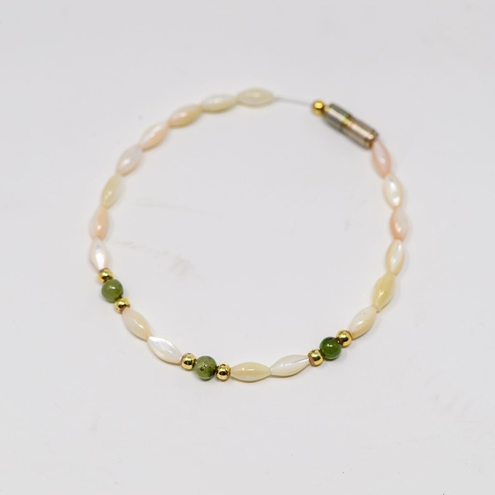 Mother of Pearl Adventurine beaded bracelet 6 3/4"
